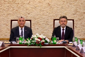 Ticaret Bakanı Ömer Bolat ile Tarım ve Orman Bakanı İbrahim Yumaklı, TMO'da gerçekleştirilen Hububat Sektörü İstişare Toplantısı'nda üretim, piyasa koşulları, alım faaliyetleri ve sektör paydaşlarının beklentilerini değerlendirdi. 