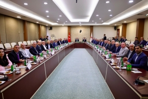 Ticaret Bakanı Ömer Bolat ile Tarım ve Orman Bakanı İbrahim Yumaklı, TMO'da gerçekleştirilen Hububat Sektörü İstişare Toplantısı'nda üretim, piyasa koşulları, alım faaliyetleri ve sektör paydaşlarının beklentilerini değerlendirdi. 