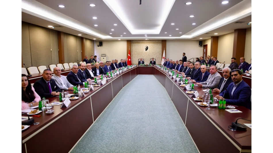 Ticaret Bakanı Ömer Bolat ile Tarım ve Orman Bakanı İbrahim Yumaklı, TMO'da gerçekleştirilen Hububat Sektörü İstişare Toplantısı'nda üretim, piyasa koşulları, alım faaliyetleri ve sektör paydaşlarının beklentilerini değerlendirdi. 